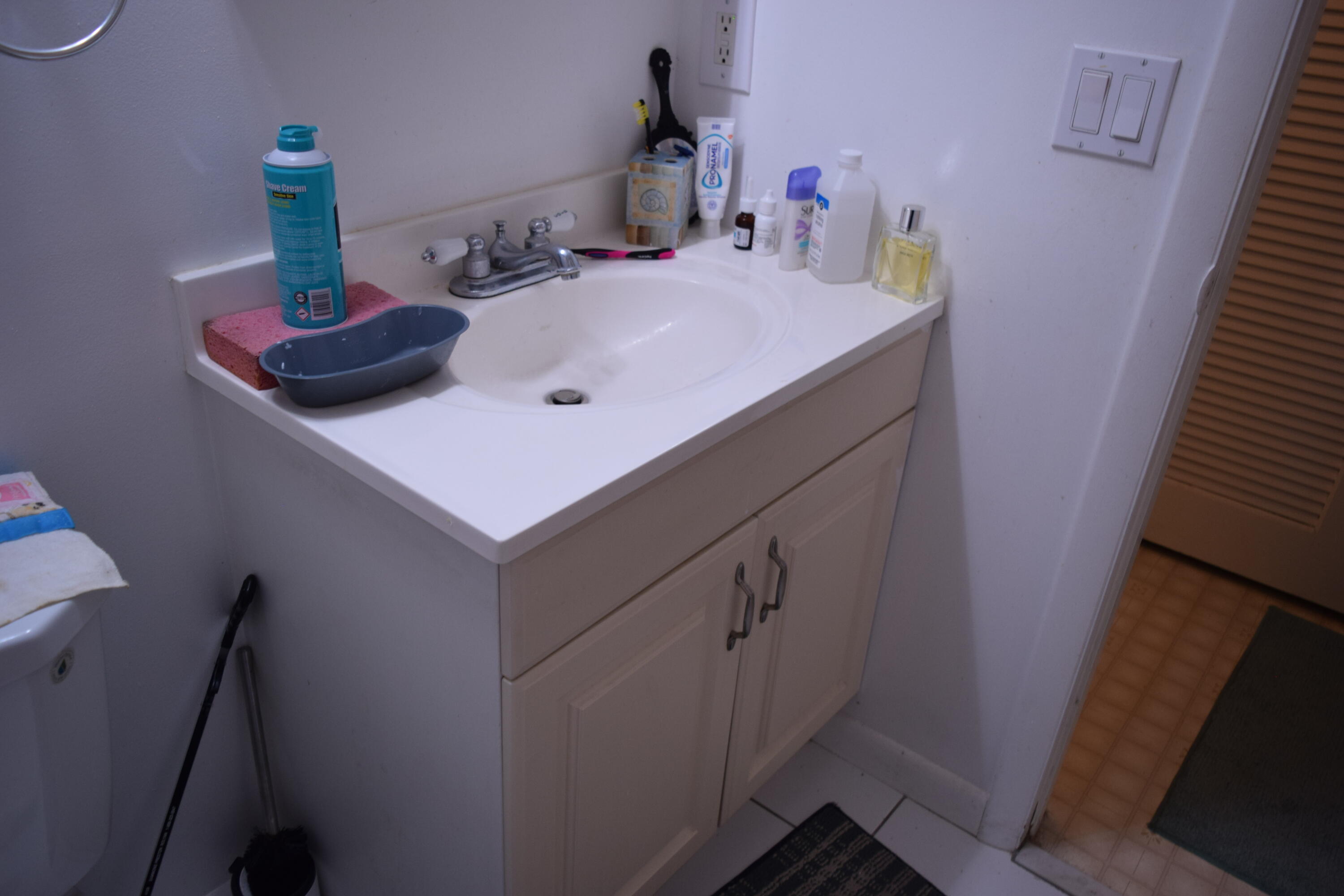 58 Sussex C, Unit C West Palm Beach, FL 33417 - Photo 11 of 22 a bathroom with a sink and a mirror