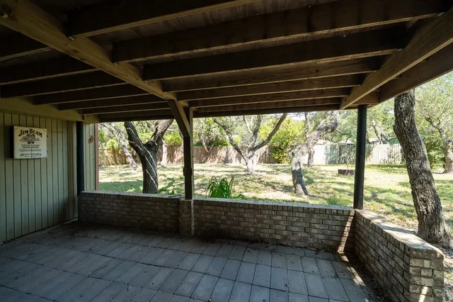 a view of empty room with large windows