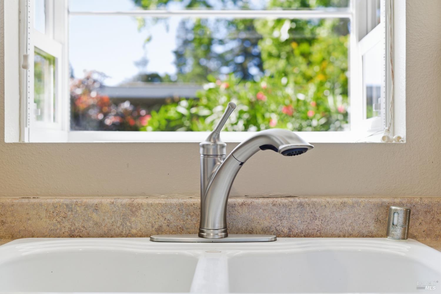 2015 Locust Street Napa, CA 94559 - Photo 31 of 54 a bathroom with a bathtub