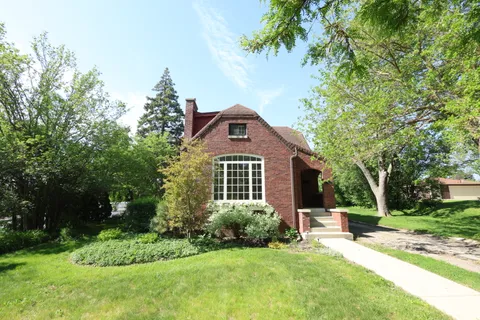 $575,000 | 19 West Hattendorf Avenue, Roselle, IL 60172