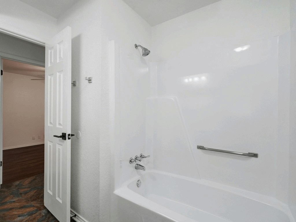 913 Sirocco Drive, Unit A & B Austin, TX 78745 - Photo 17 of 39 a bathroom with a bathtub