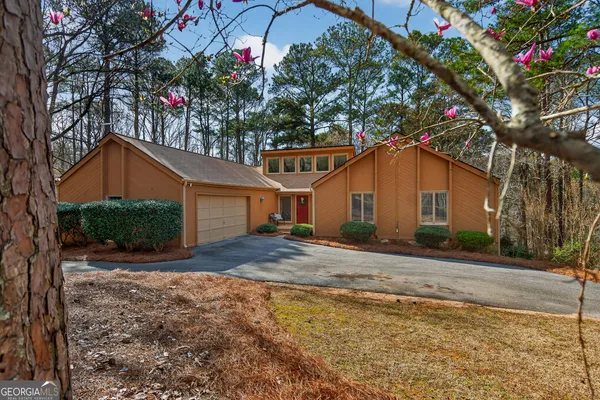 $529,900 | 2005 Foxcroft Drive, LaGrange, GA 30240