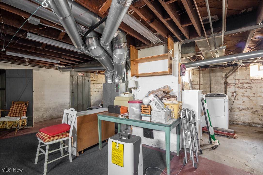 1048 Oxford Road Cleveland, OH 44121 - Photo 25 of 35 Gallery Image 25