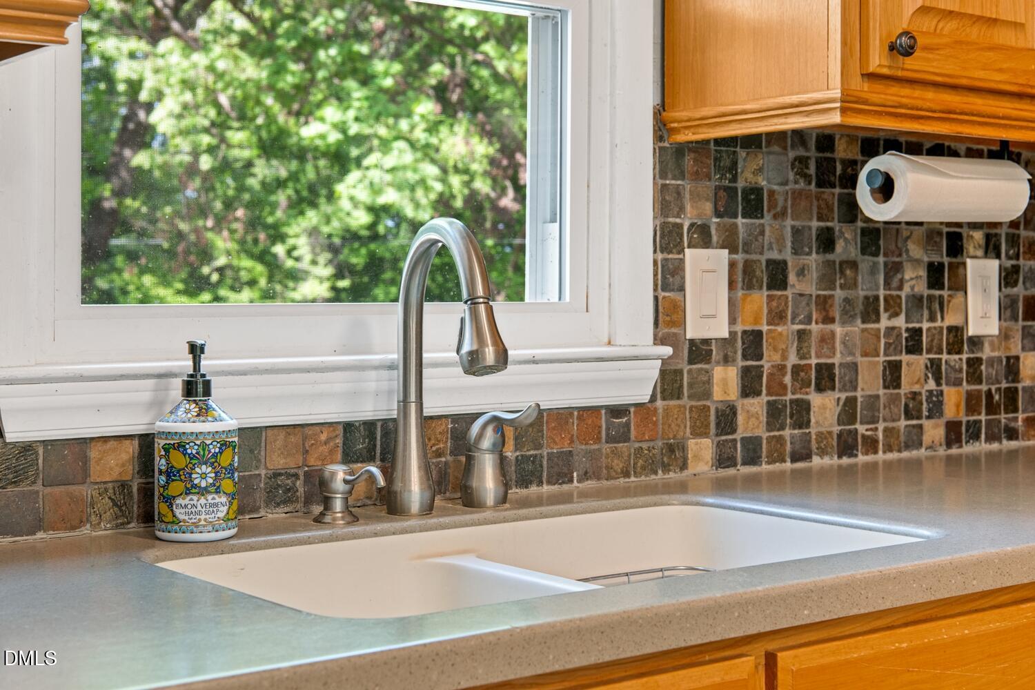 134 Longview Road Madison, NC 27025 - Photo 15 of 49 a bathroom with a bathtub and sink