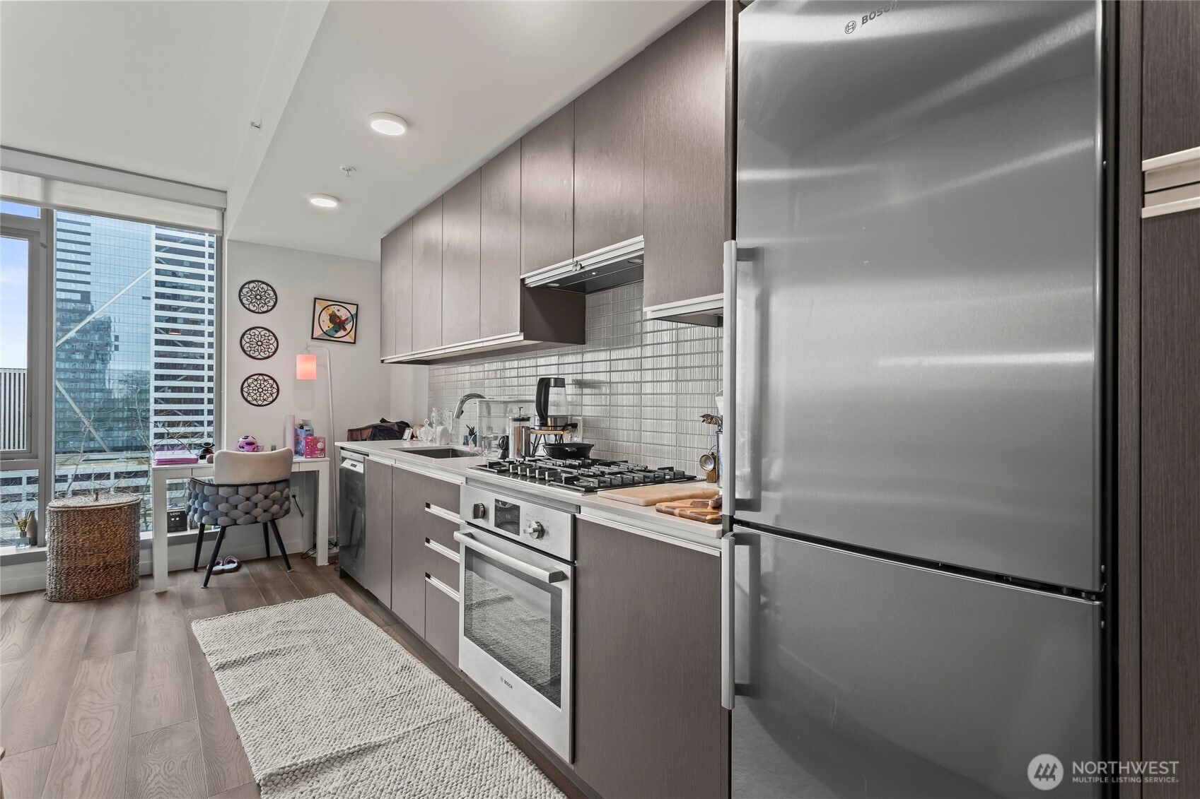 800 Columbia Street, Unit 703 Seattle, WA 98104 - Photo 5 of 37