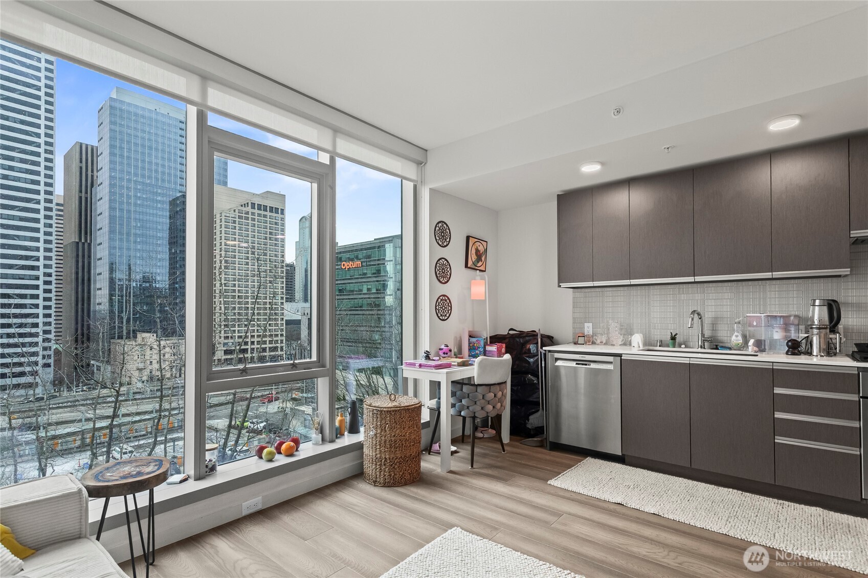 800 Columbia Street, Unit 703 Seattle, WA 98104 - Photo 8 of 37