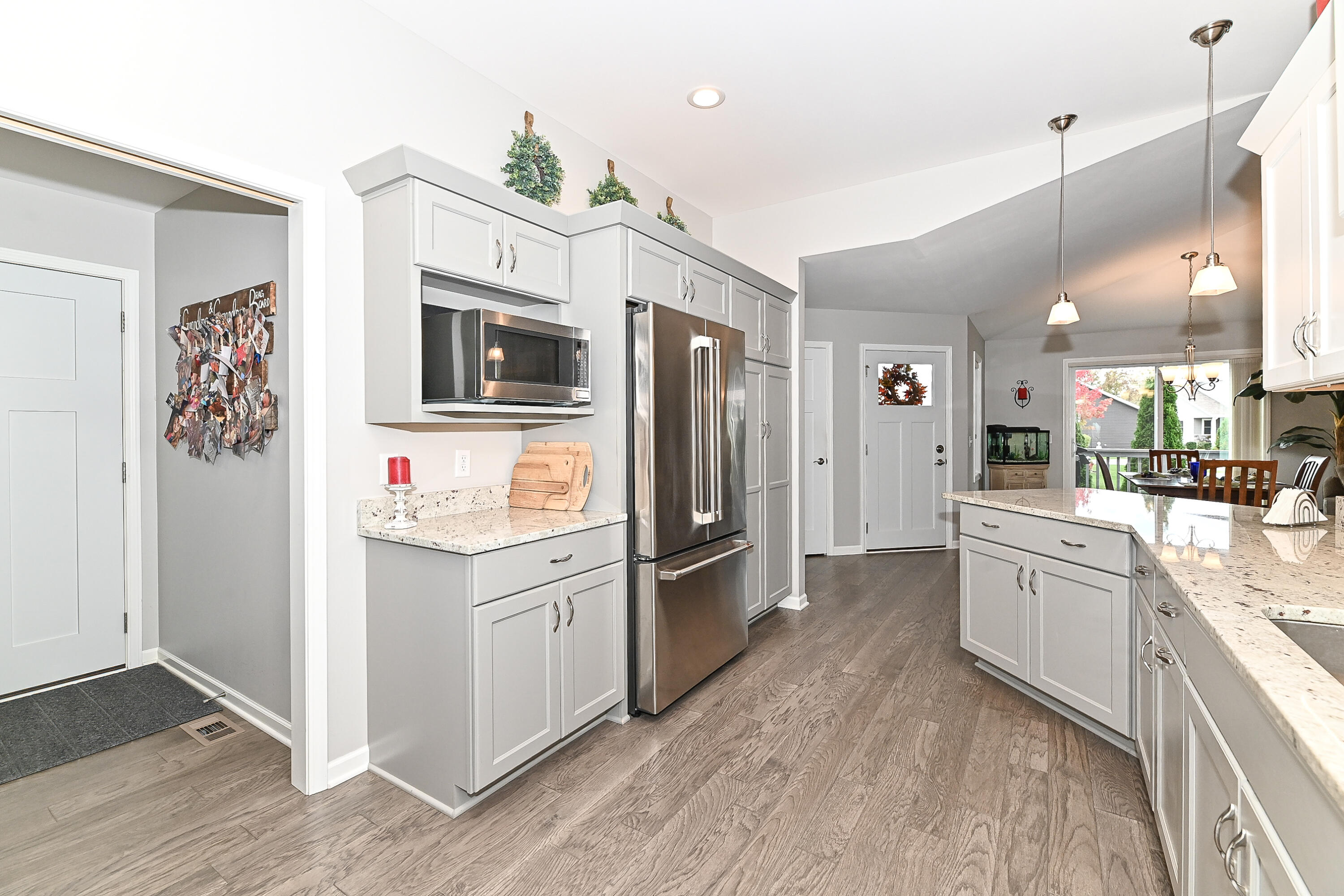 317 Trailview Crossing, Unit 15 Waterford, WI 53185 - Photo 19 of 40 kitchen