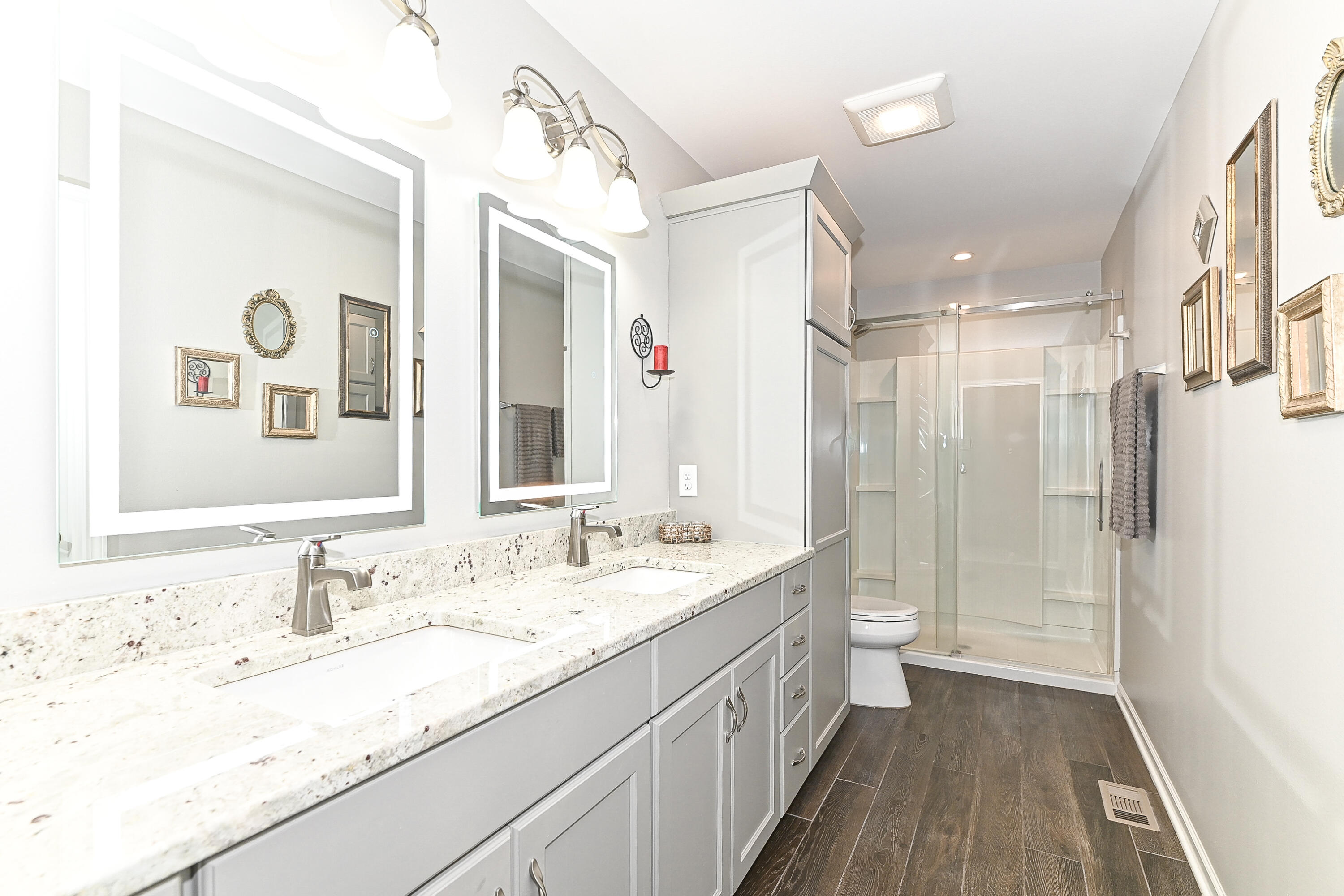 317 Trailview Crossing, Unit 15 Waterford, WI 53185 - Photo 23 of 40 dual vanity