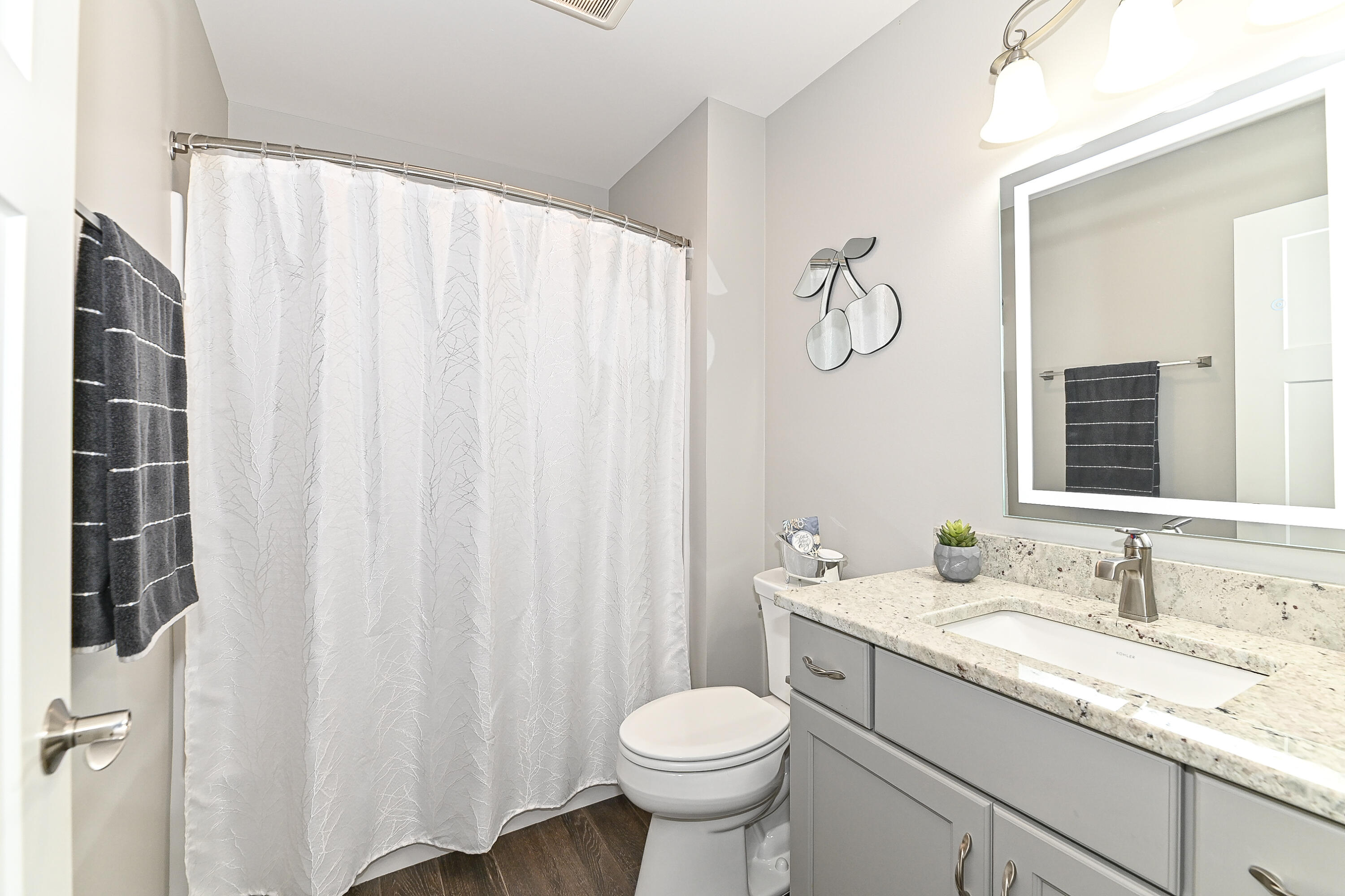 317 Trailview Crossing, Unit 15 Waterford, WI 53185 - Photo 26 of 40 main bath