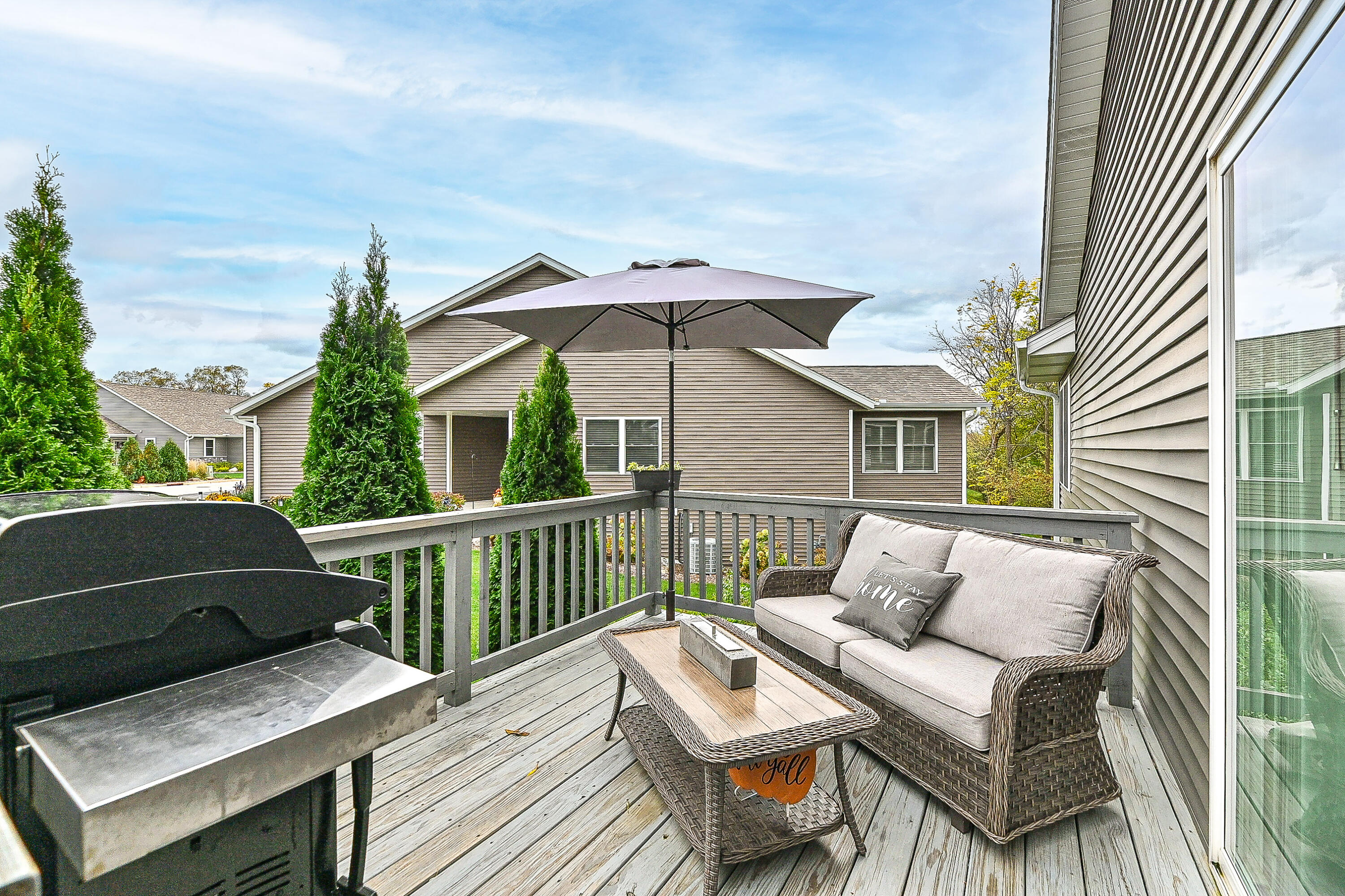 317 Trailview Crossing, Unit 15 Waterford, WI 53185 - Photo 36 of 40 deck