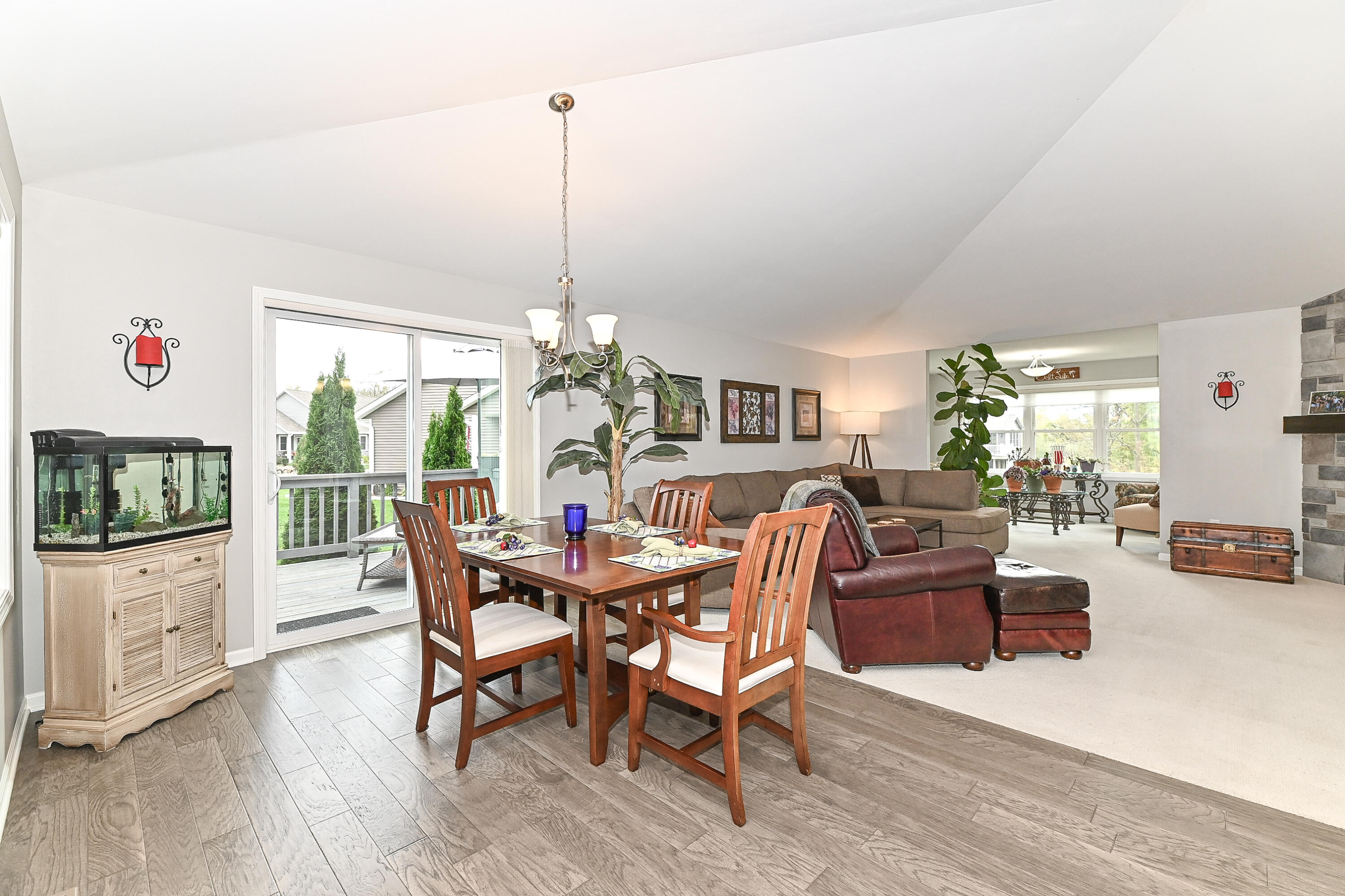 317 Trailview Crossing, Unit 15 Waterford, WI 53185 - Photo 8 of 40 dinning