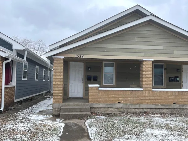 $750 | 1538 Unit A N Grant Avenue, Indianapolis, IN 46201