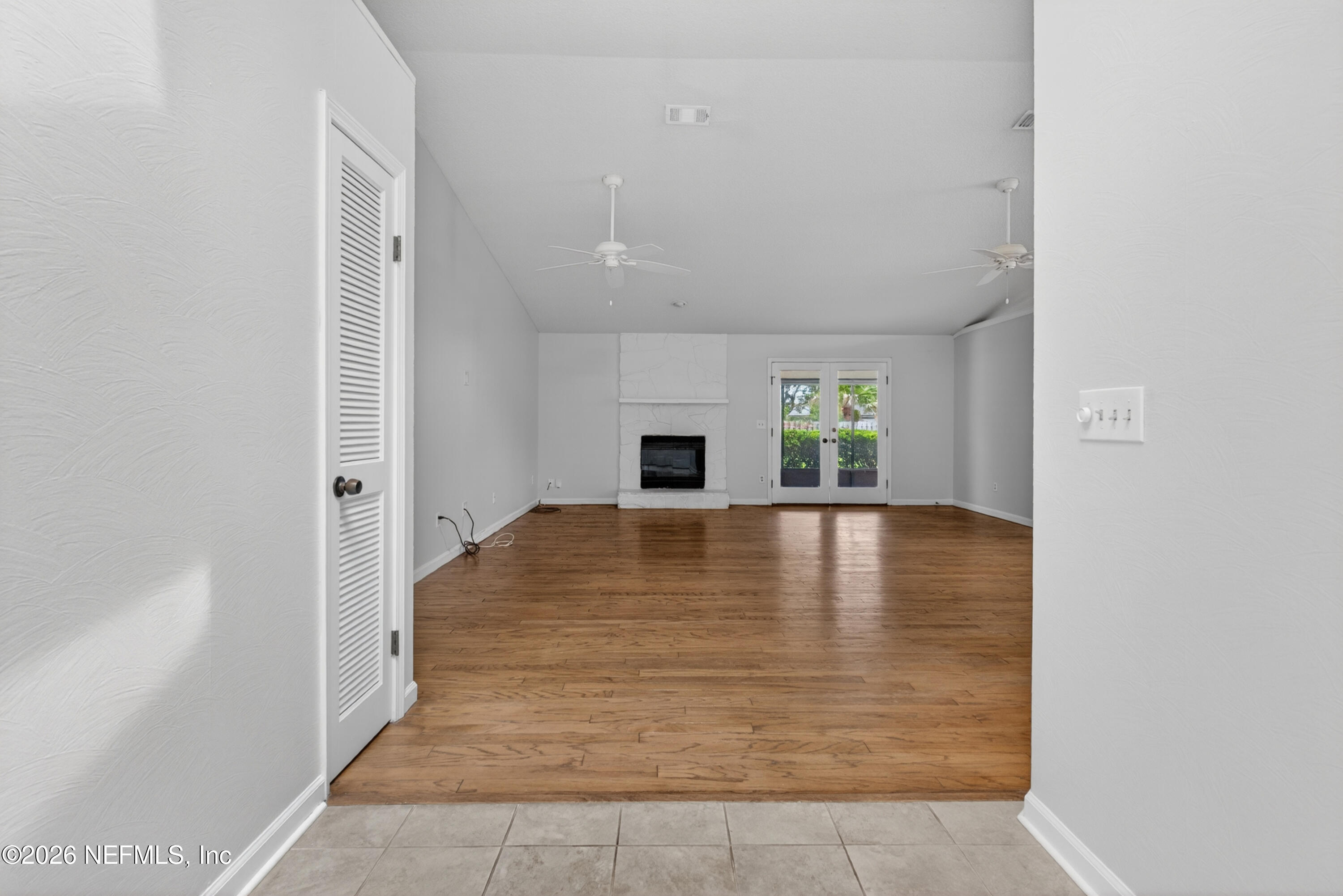 622 Valley Forge Road North Neptune Beach, FL 32266 - Photo 5 of 34 06-Living Room