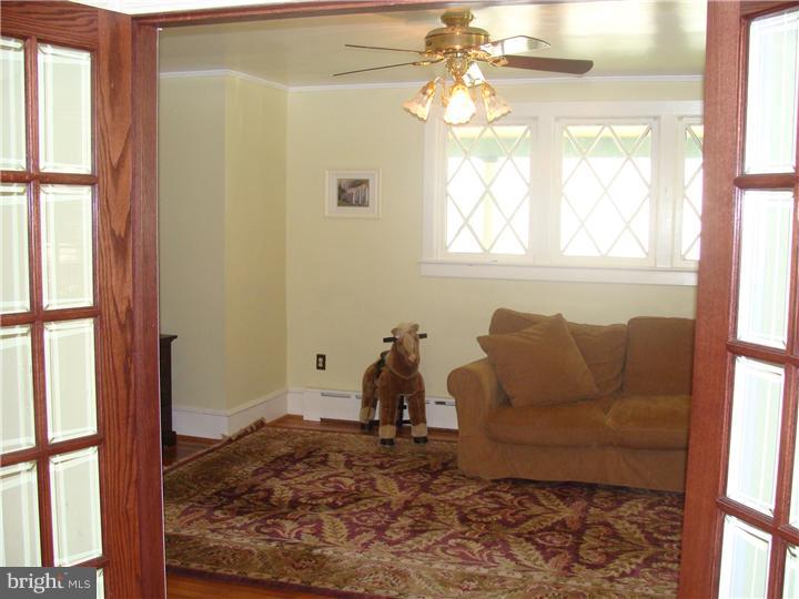 1025 Prospect Ridge Boulevard Haddon Heights, NJ 08035 - Photo 5 of 22 Living Room