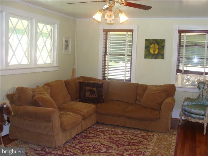 1025 Prospect Ridge Boulevard Haddon Heights, NJ 08035 - Photo 6 of 22 Living Room
