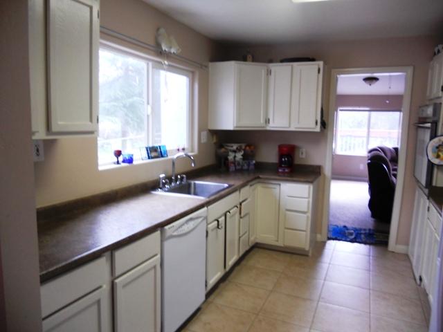 Bright Remodeled Kitchen!