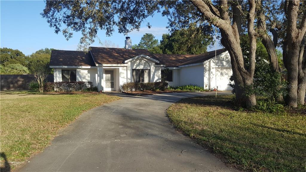 33348 Green Road Leesburg, FL 34788 - Photo 1 of 1 Circular Driveway with 2-Car Garage