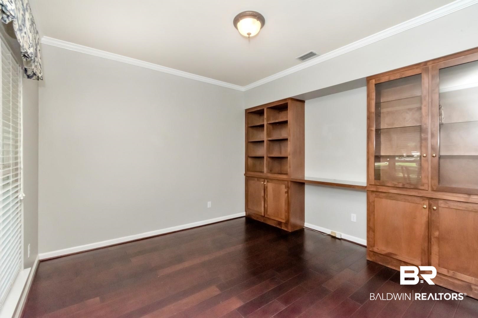 1071 Southern Way Court Mobile, AL 36609 - Photo 4 of 44 Living Room/Office