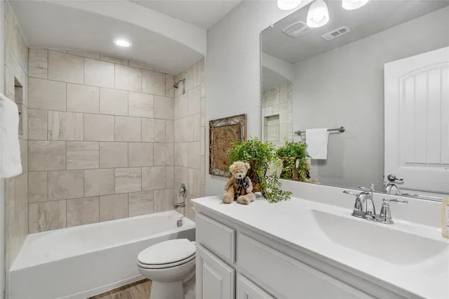 $3,050 | 821 Meadows Drive, Argyle, TX 76226