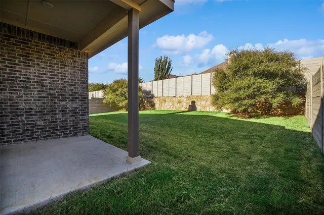 $3,050 | 821 Meadows Drive, Argyle, TX 76226