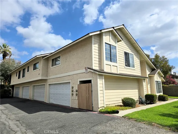 $2,300 | 326 West 9th Street, Unit B, Upland, CA 91786