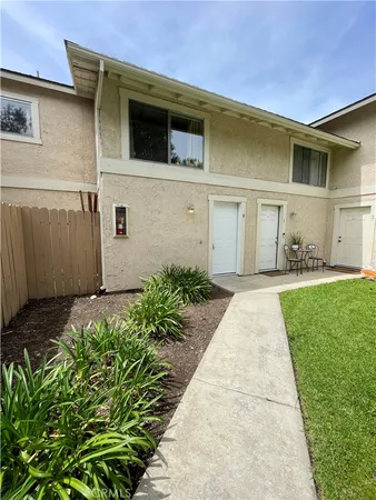 $2,300 | 326 West 9th Street, Unit B, Upland, CA 91786