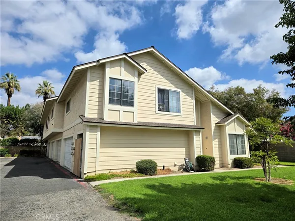 $2,300 | 326 West 9th Street, Unit B, Upland, CA 91786