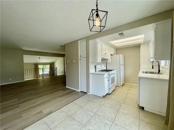 $2,300 | 326 West 9th Street, Unit B, Upland, CA 91786