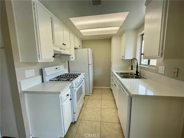 $2,300 | 326 West 9th Street, Unit B, Upland, CA 91786