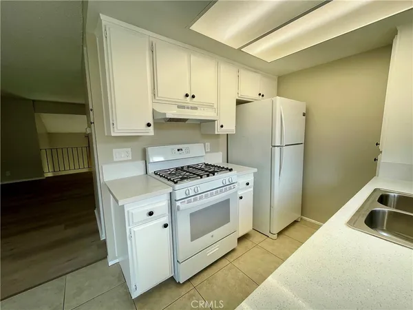 $2,300 | 326 West 9th Street, Unit B, Upland, CA 91786