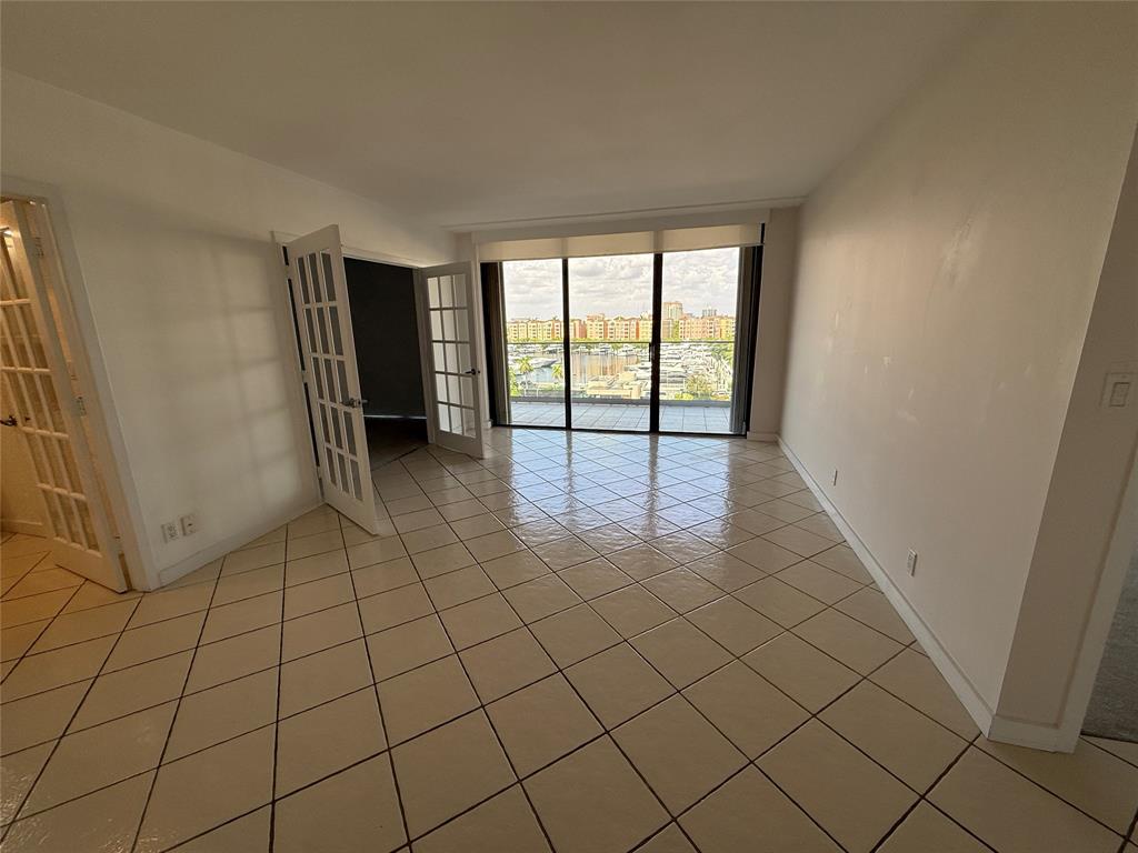 19707 Turnberry Way, Unit 7C Aventura, FL 33180 - Photo 5 of 40 a view of an empty room and window