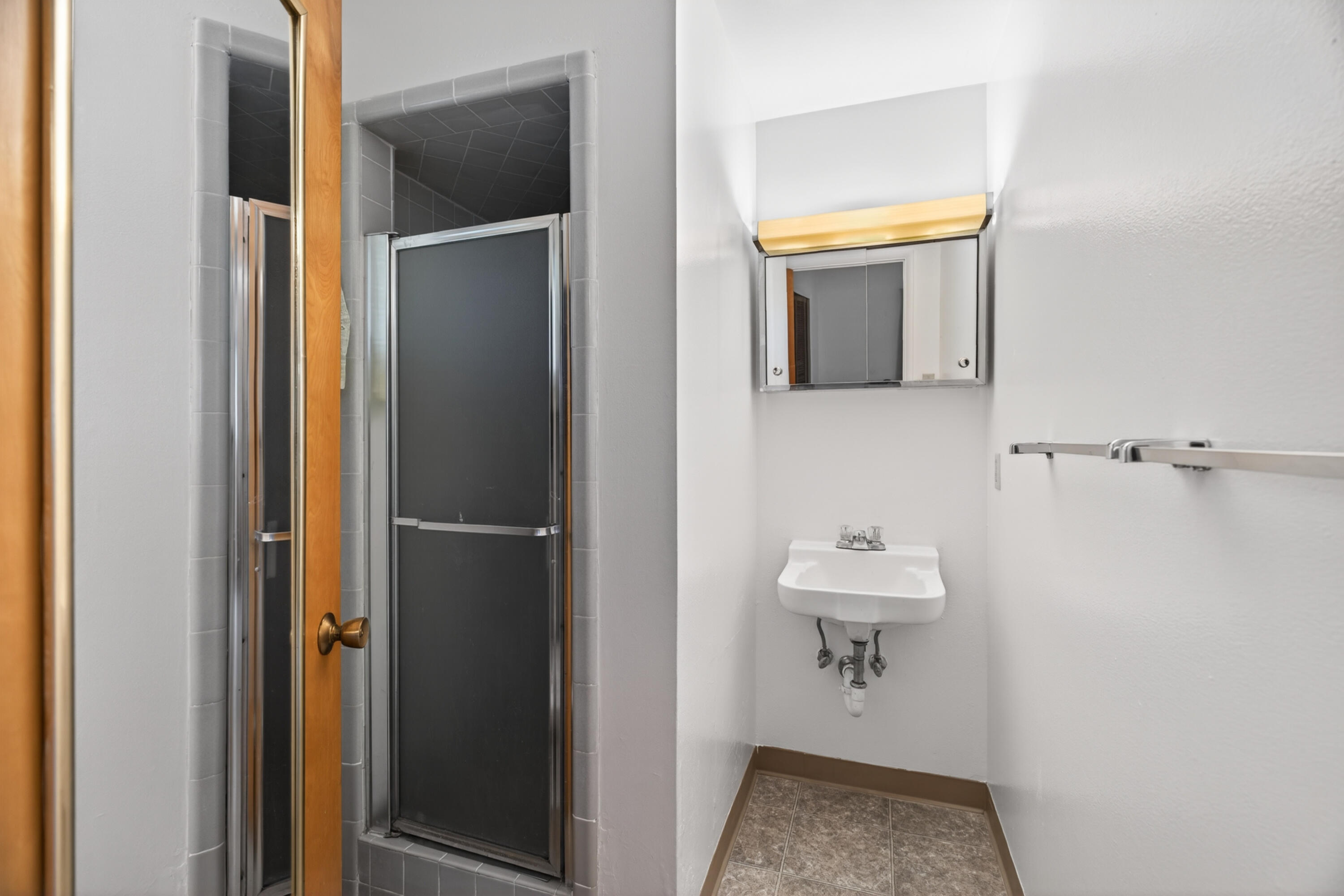 3274 Marmac Road Anderson, CA 96007 - Photo 18 of 31 Primary Suite Bath