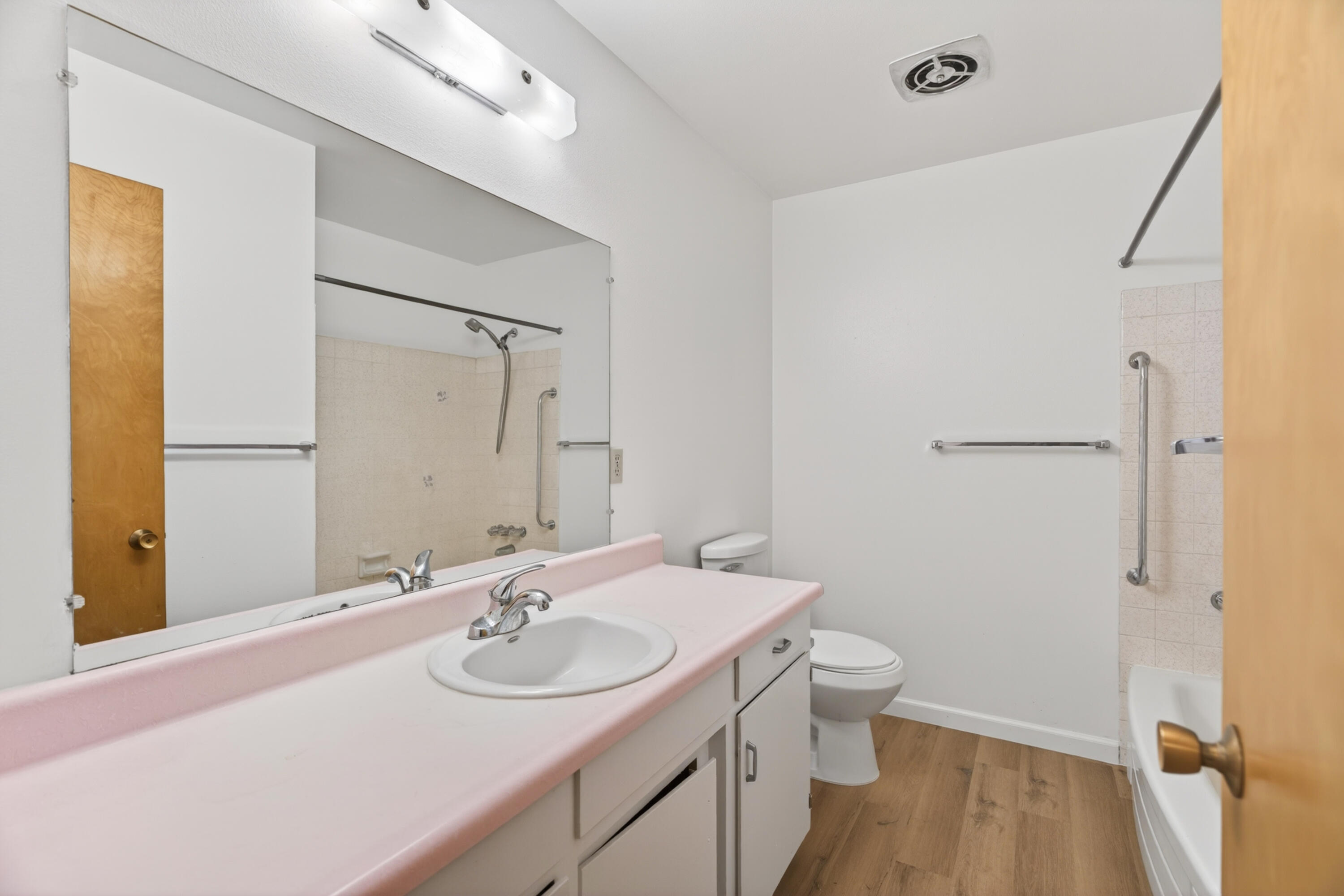 3274 Marmac Road Anderson, CA 96007 - Photo 21 of 31 Hall Bath