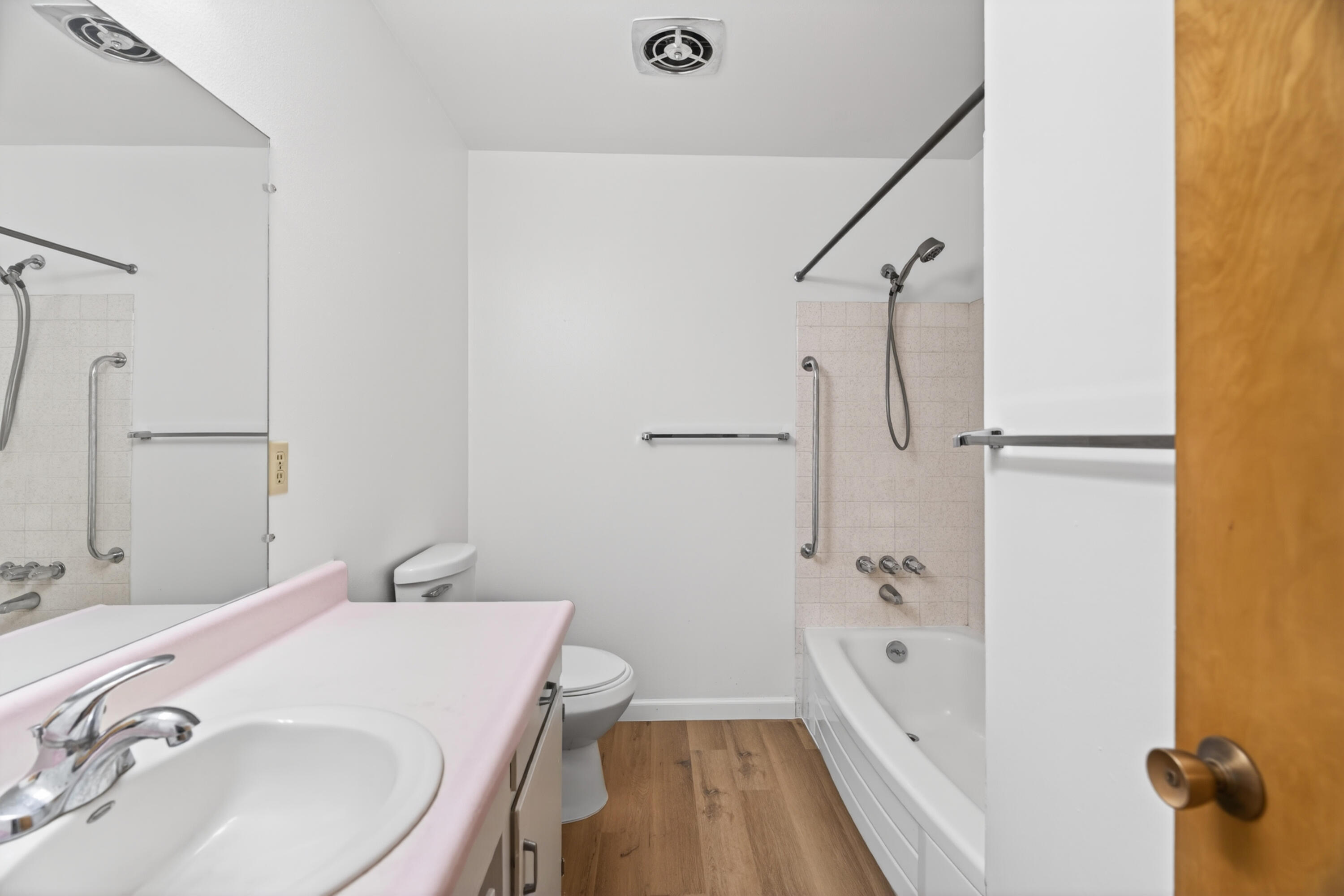 3274 Marmac Road Anderson, CA 96007 - Photo 22 of 31 Hall Bath