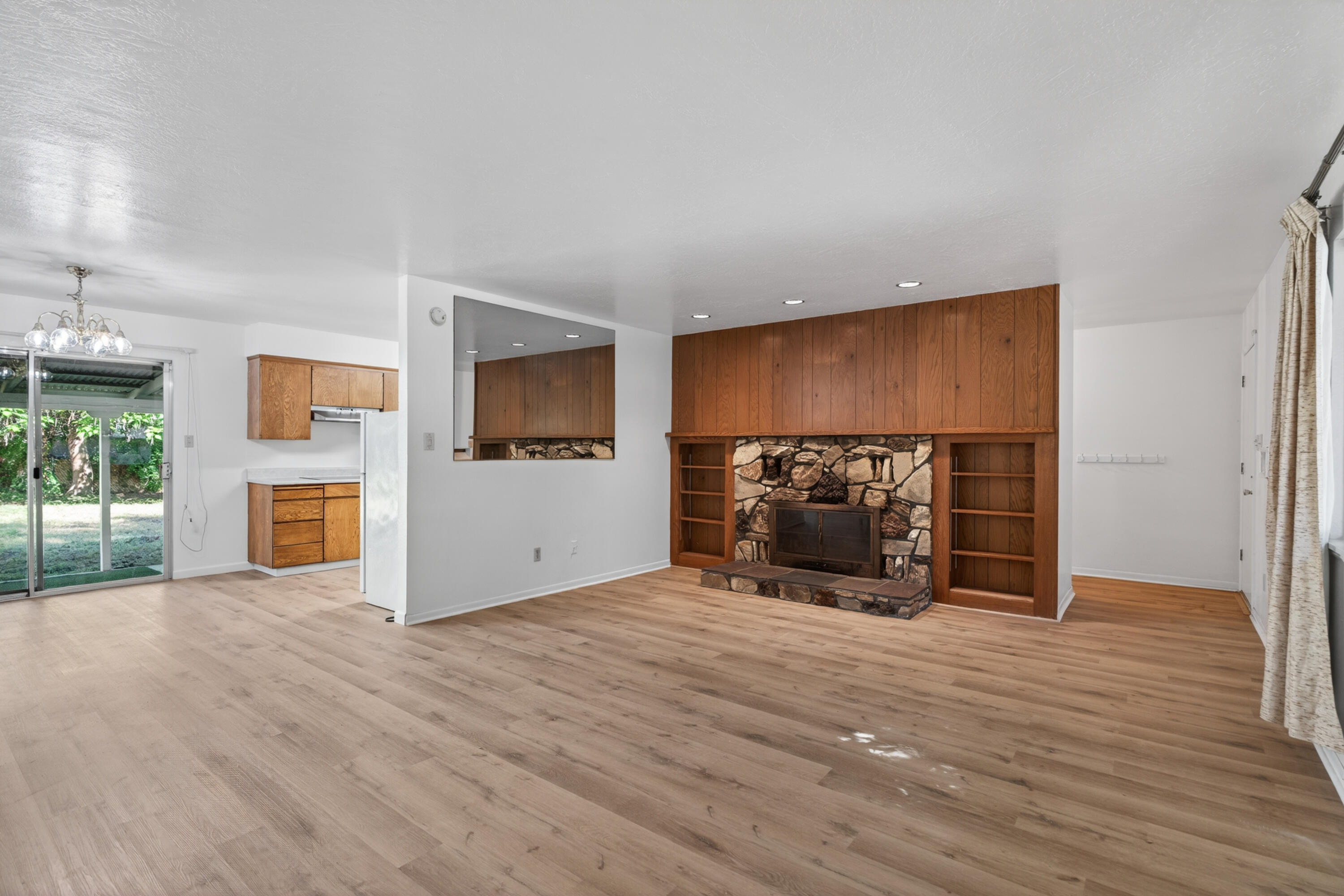 3274 Marmac Road Anderson, CA 96007 - Photo 7 of 31 Living Room