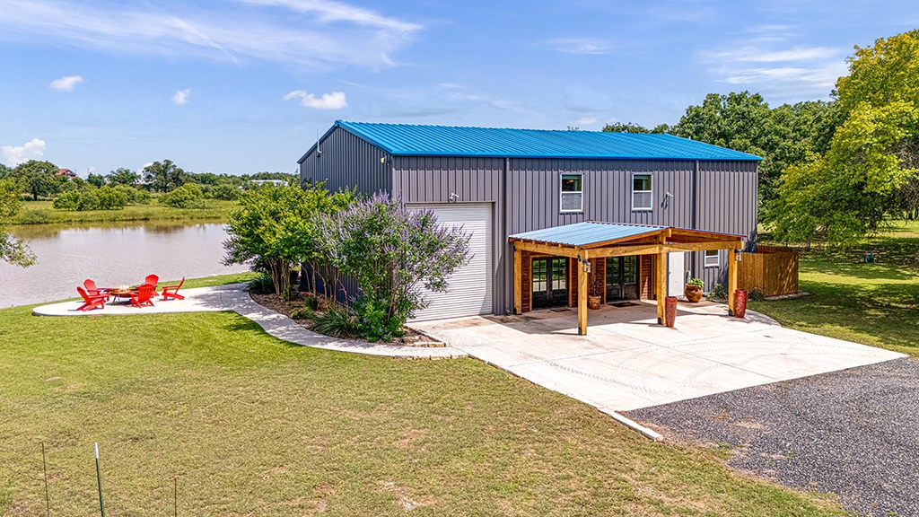 646 Victor Eckhardt Road Fredericksburg, TX 78624 - Photo 10 of 60
