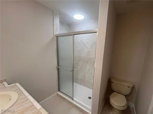 a bathroom with a toilet and a shower