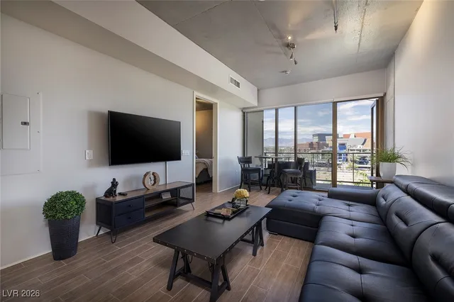$2,850 | 353 East Bonneville Avenue, Unit 525, Las Vegas, NV 89101