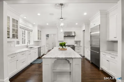 $3,250,000 | 19 Thomasina Lane, Darien, CT 06820