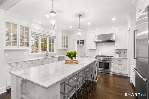$3,250,000 | 19 Thomasina Lane, Darien, CT 06820