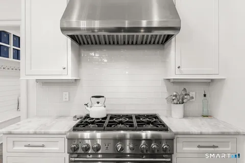 $3,250,000 | 19 Thomasina Lane, Darien, CT 06820