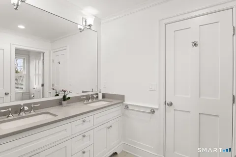 $3,250,000 | 19 Thomasina Lane, Darien, CT 06820