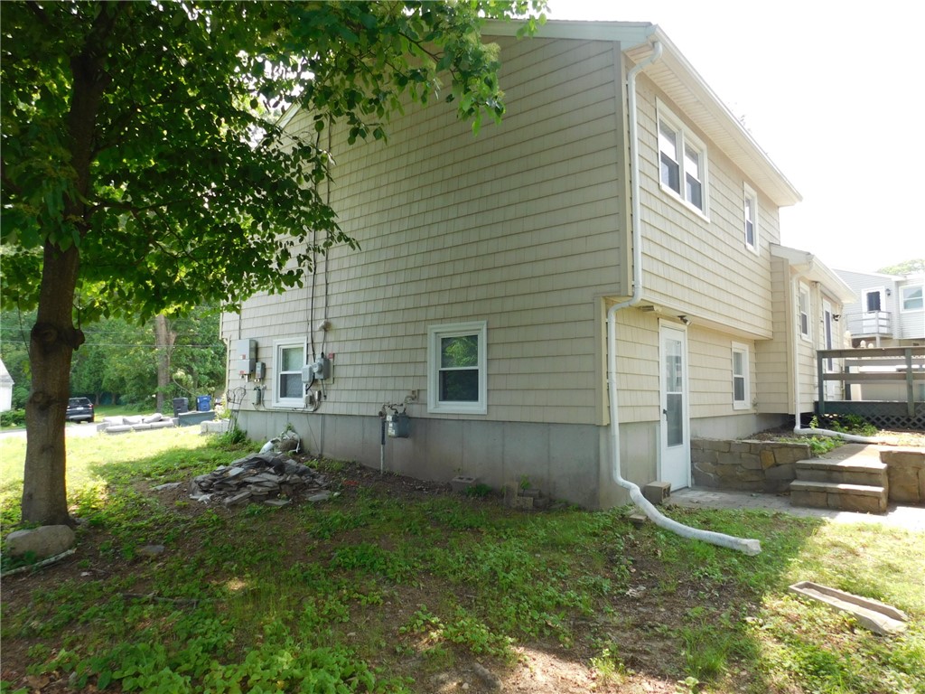 18 Holmes Street Westerly, RI 02891 - Photo 7 of 33