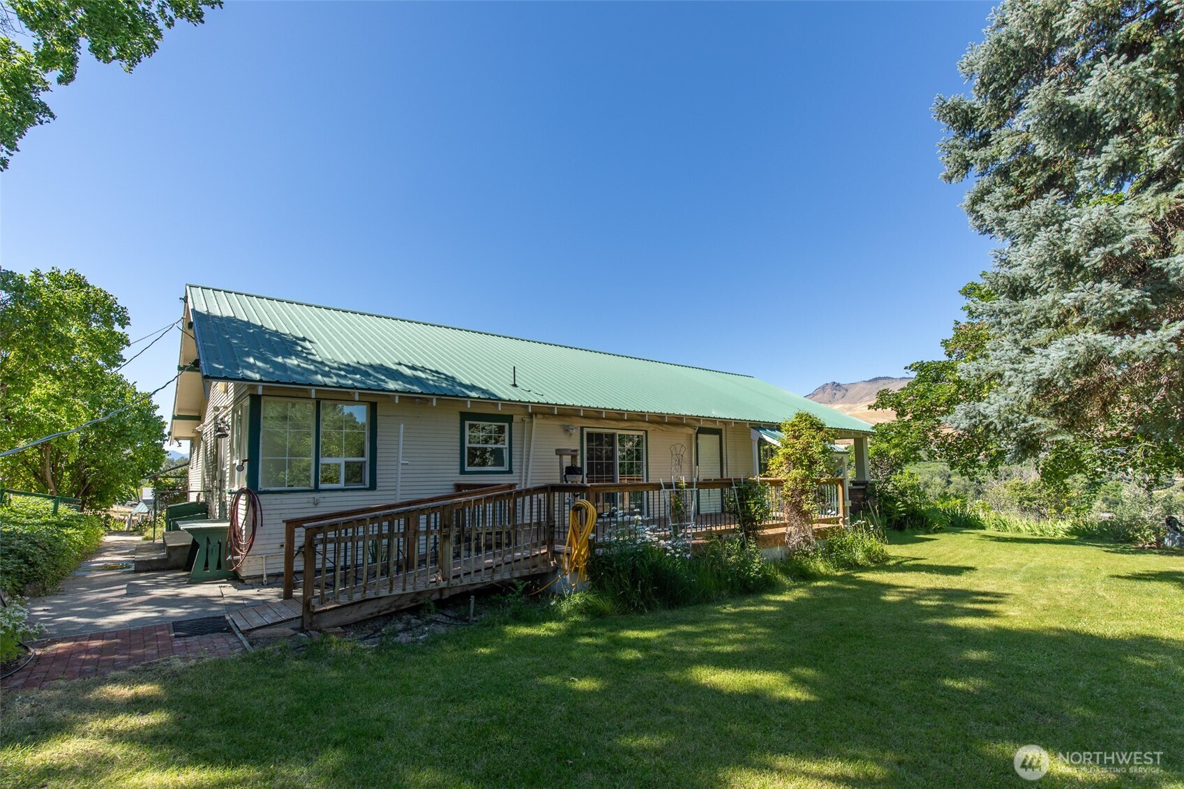 2115 Sleepy Hollow Road Wenatchee, WA 98801 - Photo 8 of 31