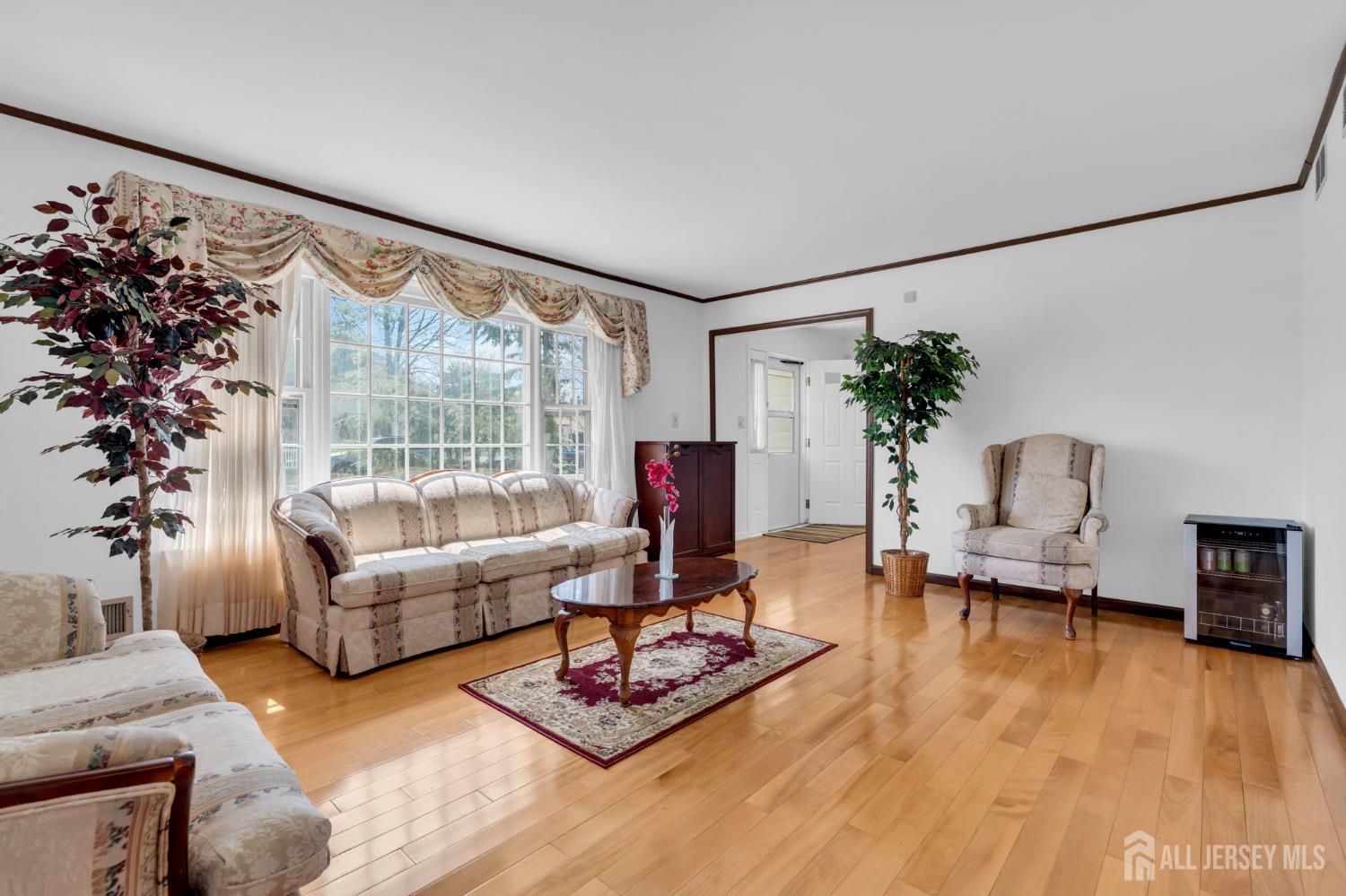 22 Ellison Avenue Edison, NJ 08820 - Photo 4 of 35