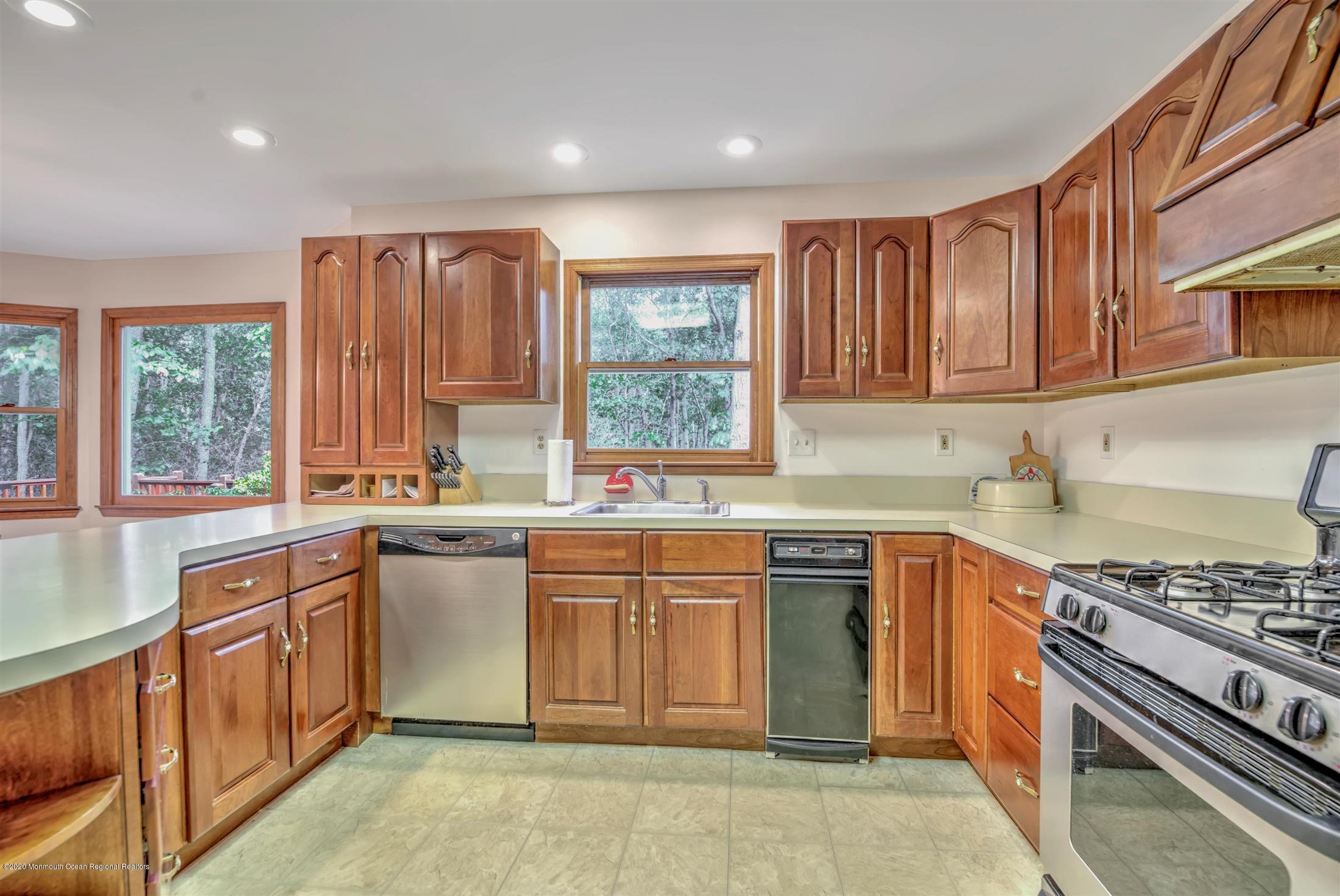 196 Tyrpak Road Howell, NJ 07731 - Photo 9 of 26 16-KITCHEN