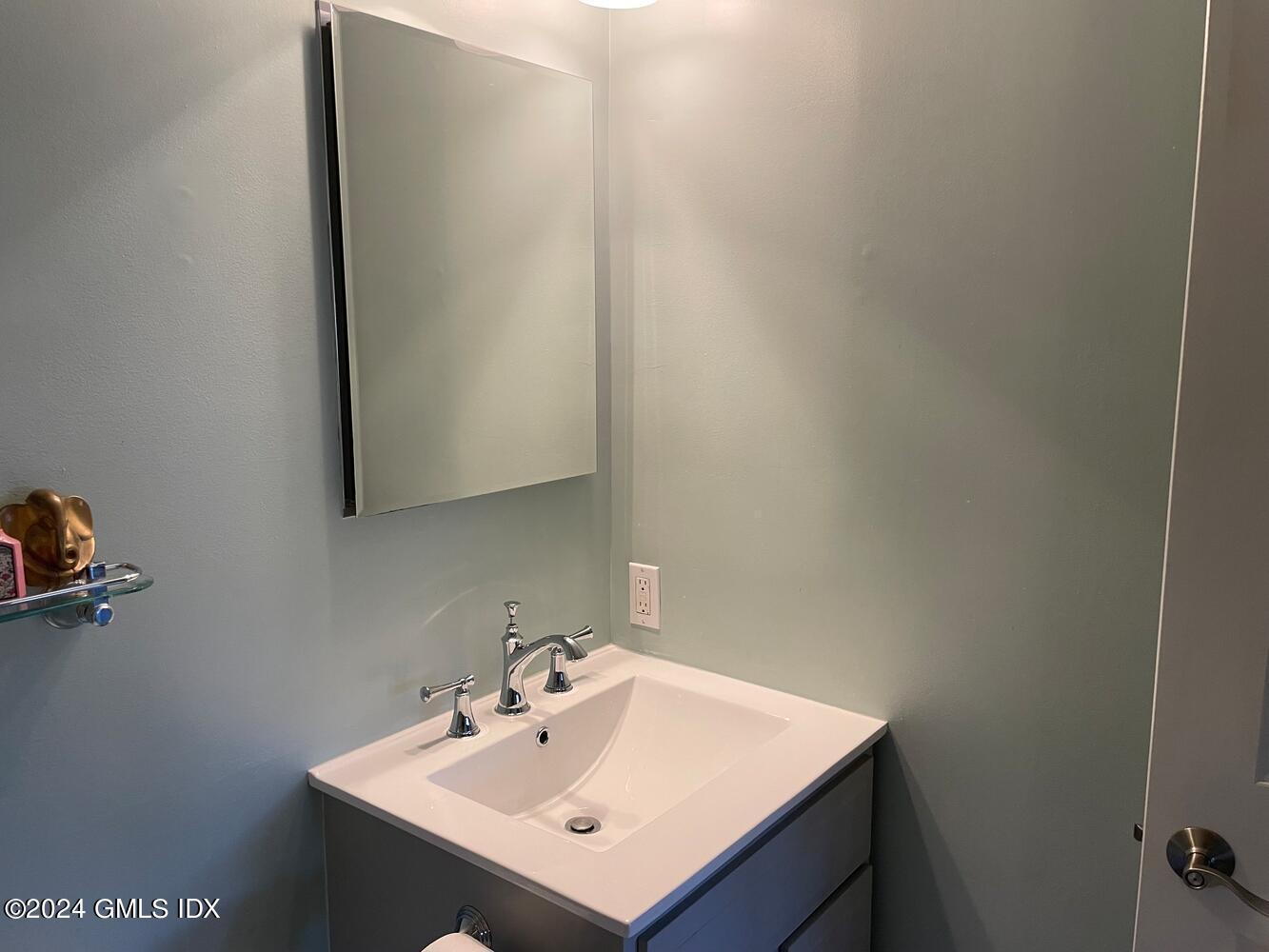 9 River Road, Unit 418 Cos Cob, CT 06807 - Photo 16 of 41 Primary Bath