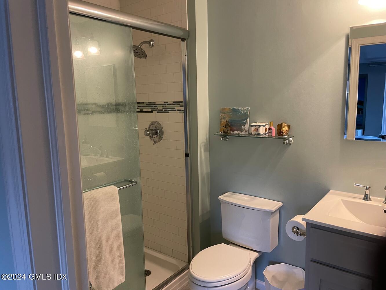 9 River Road, Unit 418 Cos Cob, CT 06807 - Photo 17 of 41 Primary Bath