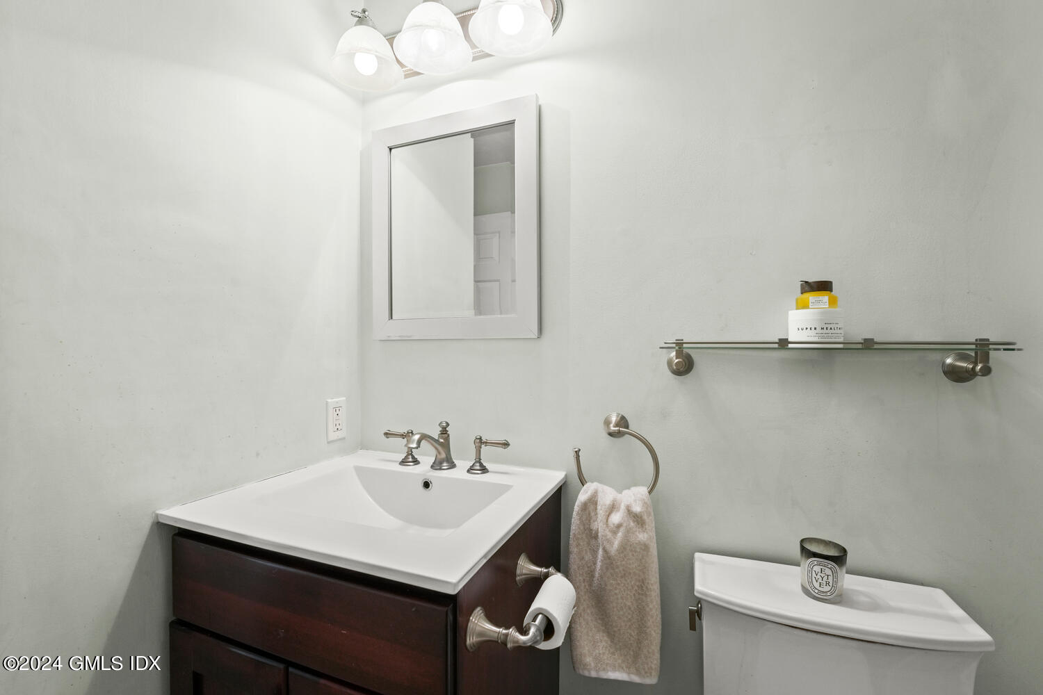 9 River Road, Unit 418 Cos Cob, CT 06807 - Photo 22 of 41 Guest Full Bath