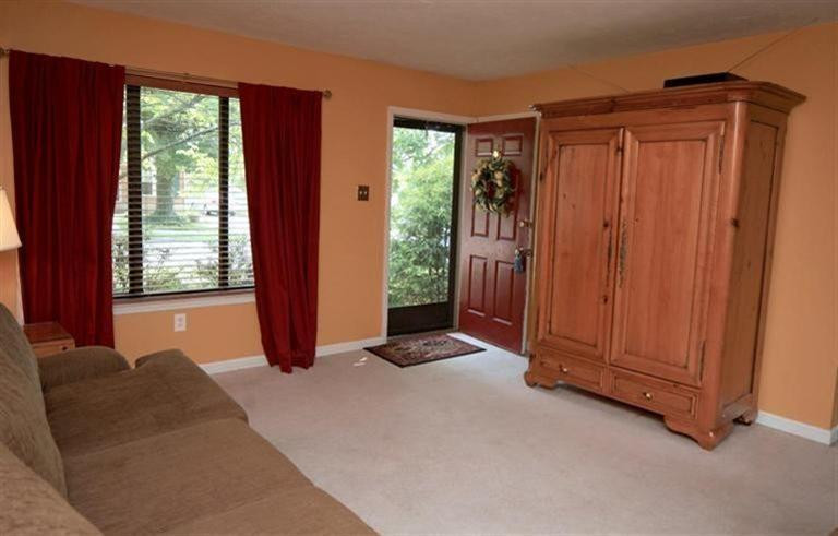 1576 Springfield Drive Lexington, KY 40515 - Photo 3 of 19 Lots of natural light!